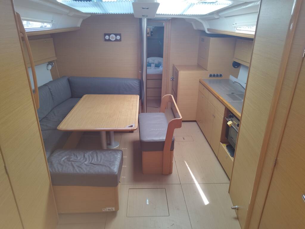 Sailing yacht Dufour 430 Hermione