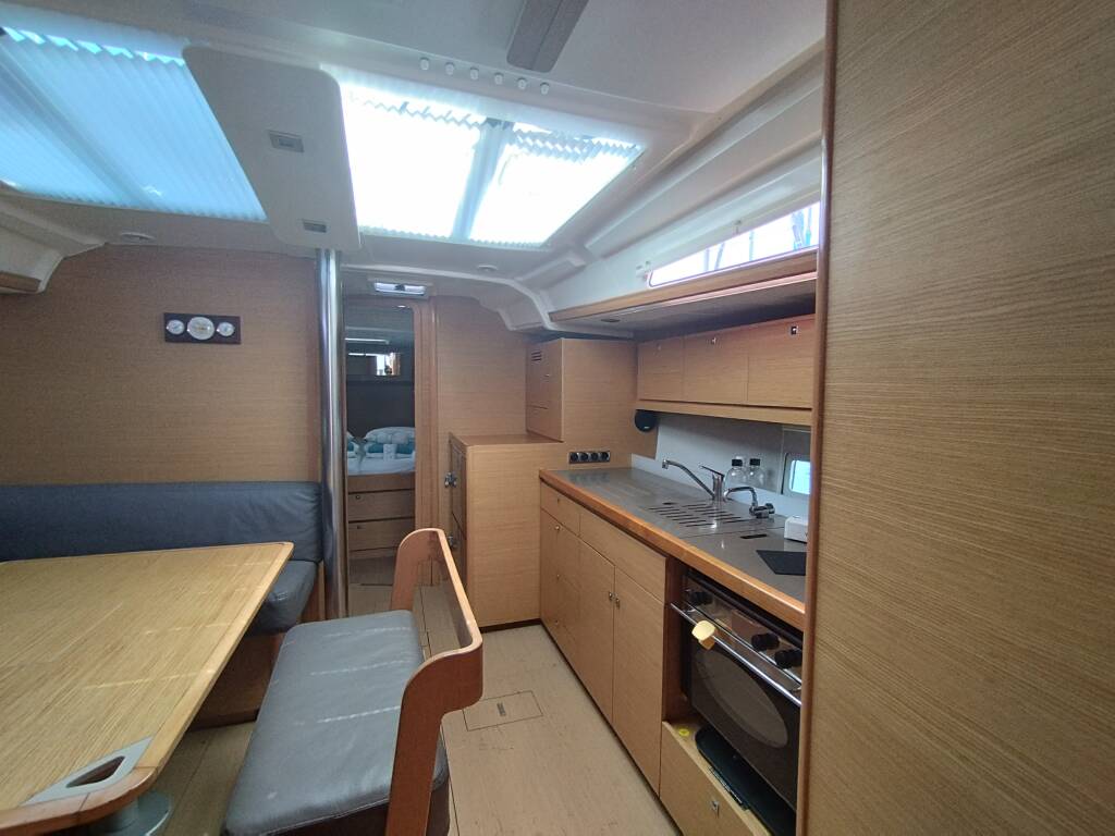 Sailing yacht Dufour 430 Hermione