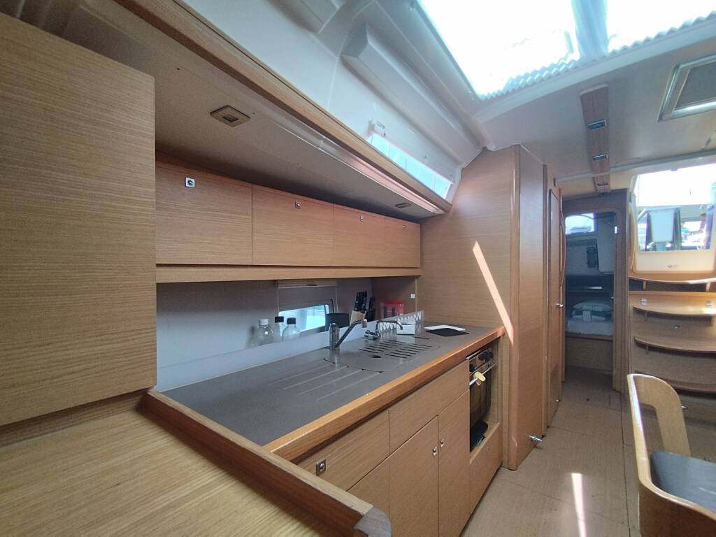 Sailing yacht Dufour 430 Hermione