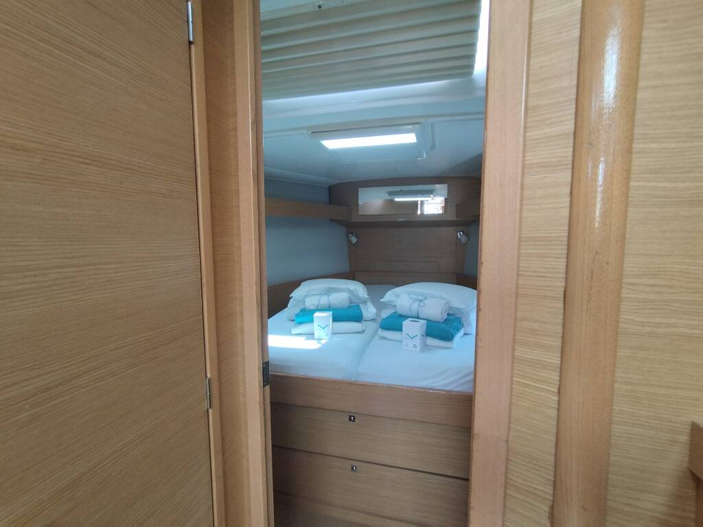 Sailing yacht Dufour 430 Hermione