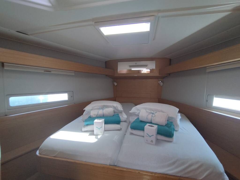 Sailing yacht Dufour 430 Hermione