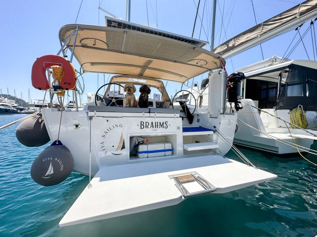 Sailing yacht Dufour 430 Brahms