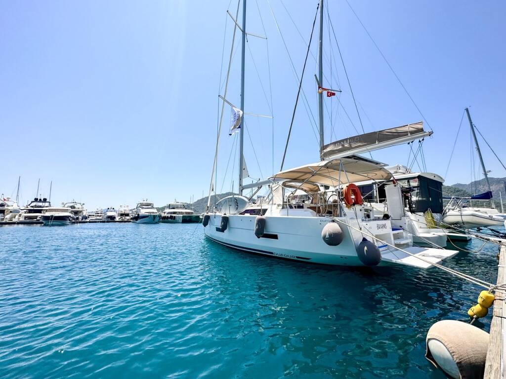Sailing yacht Dufour 430 Brahms