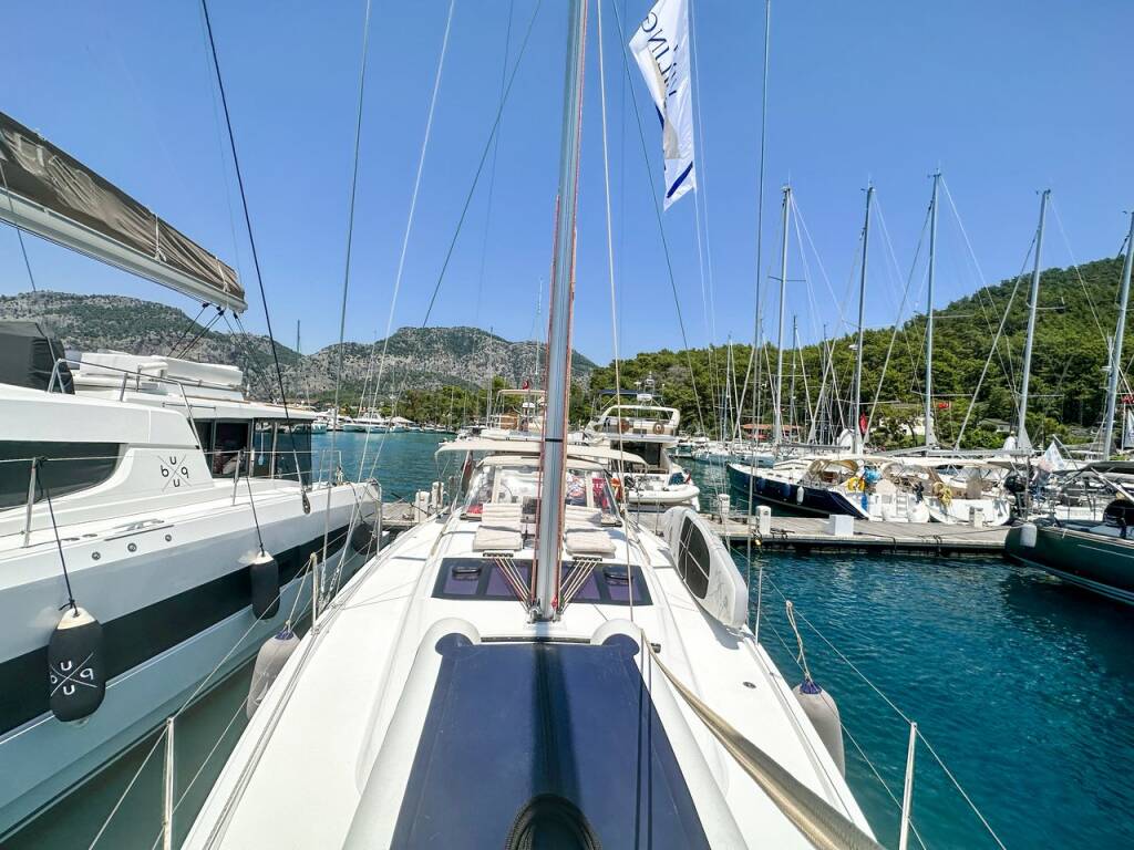 Sailing yacht Dufour 430 Brahms