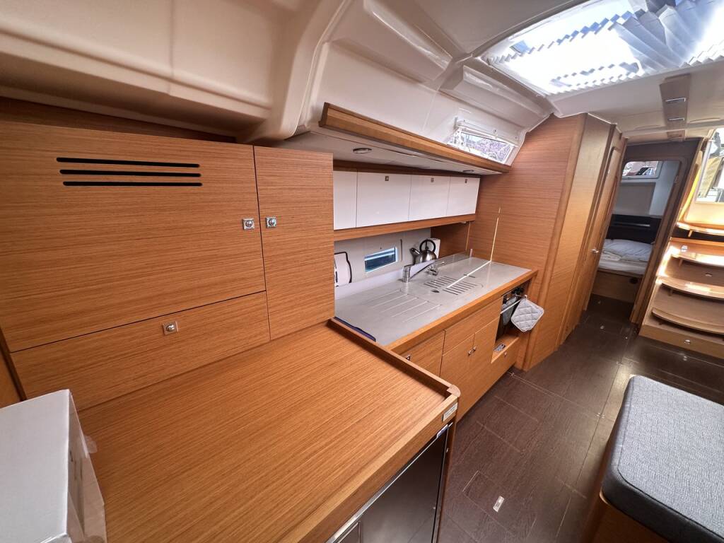 Sailing yacht Dufour 430 Brahms