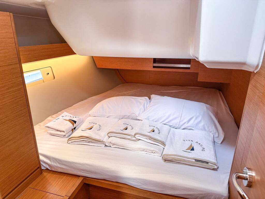 Sailing yacht Dufour 430 Brahms