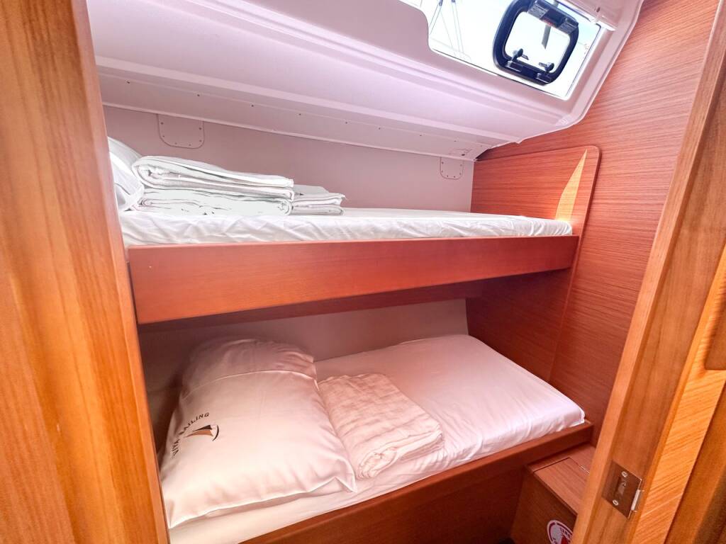Sailing yacht Dufour 430 Brahms