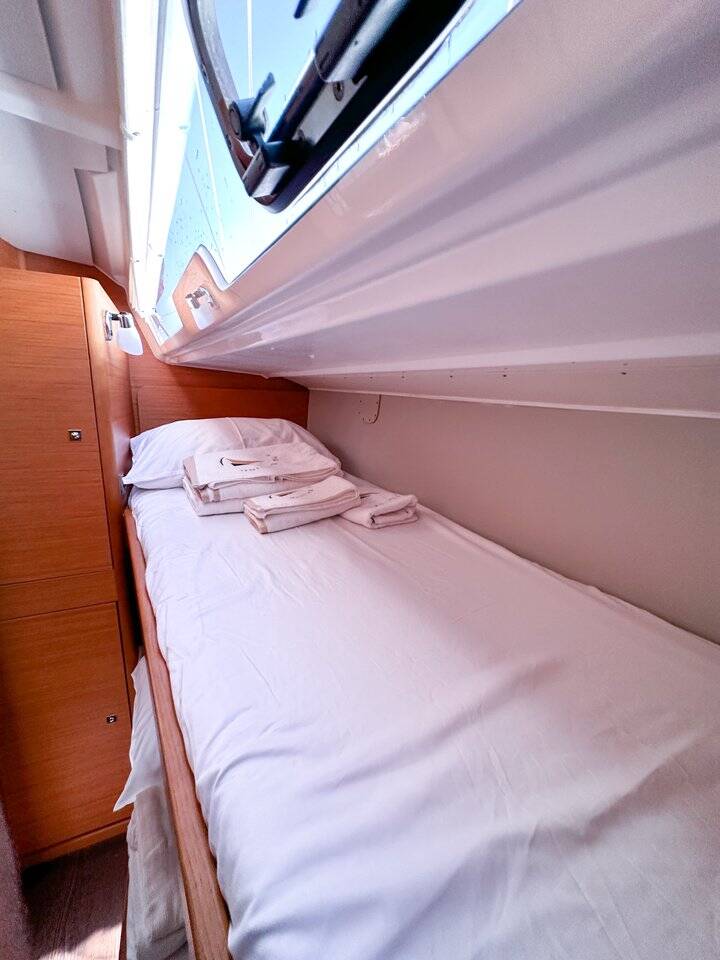 Sailing yacht Dufour 430 Brahms
