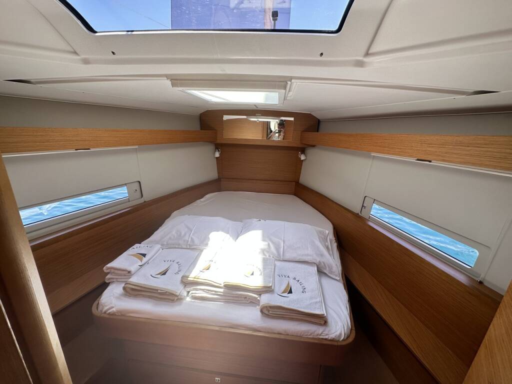 Sailing yacht Dufour 430 Brahms