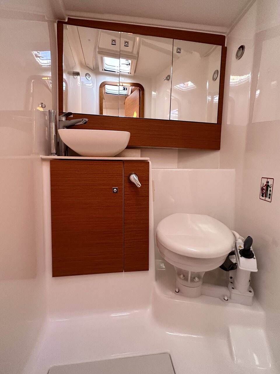 Sailing yacht Dufour 430 Brahms