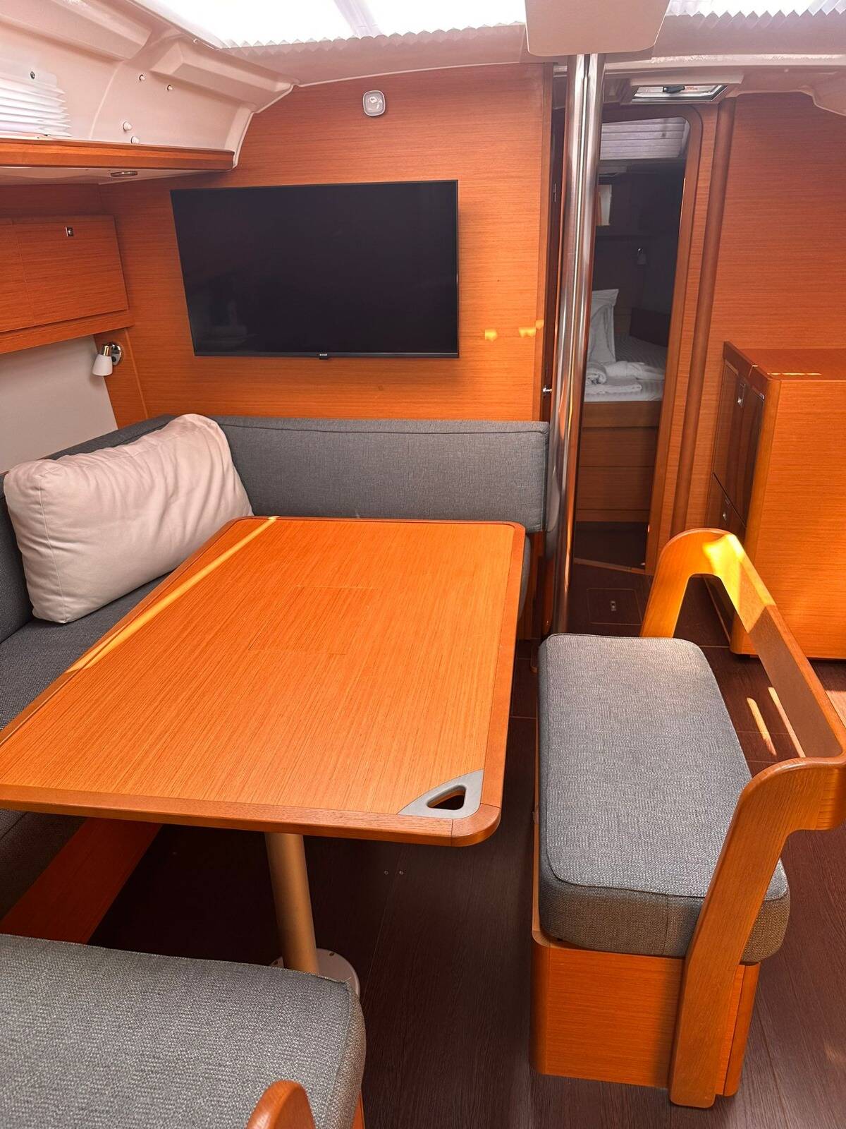 Segelyacht Dufour 430 Scarlet