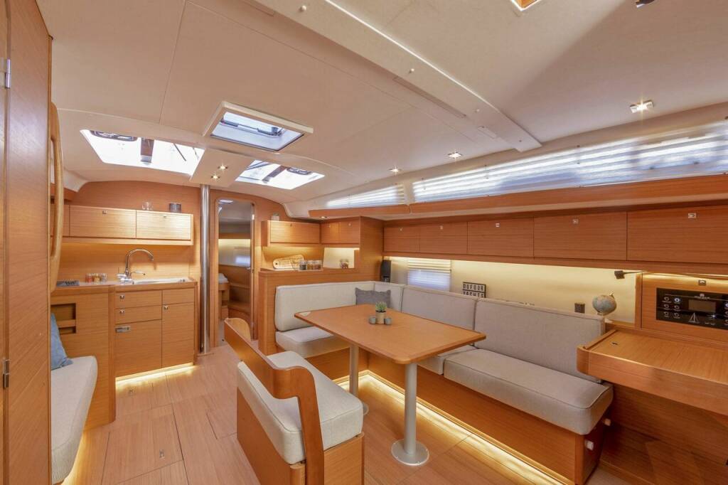 Sailing yacht Dufour 430 ECONOMY