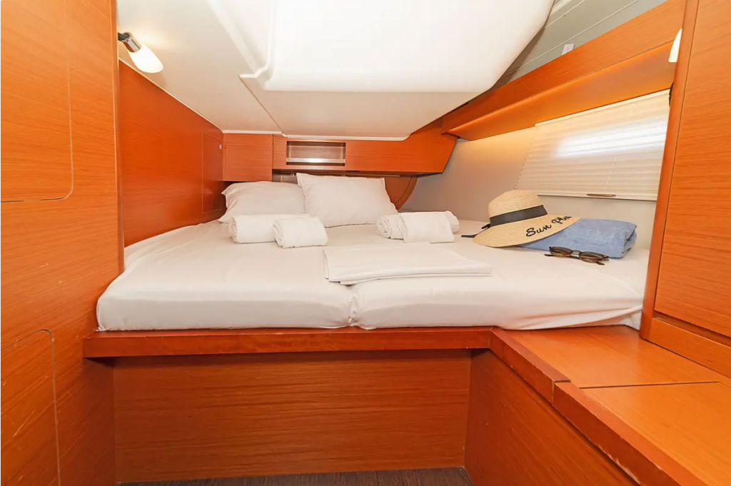 Sailing yacht Dufour 430 Ocean Whisper