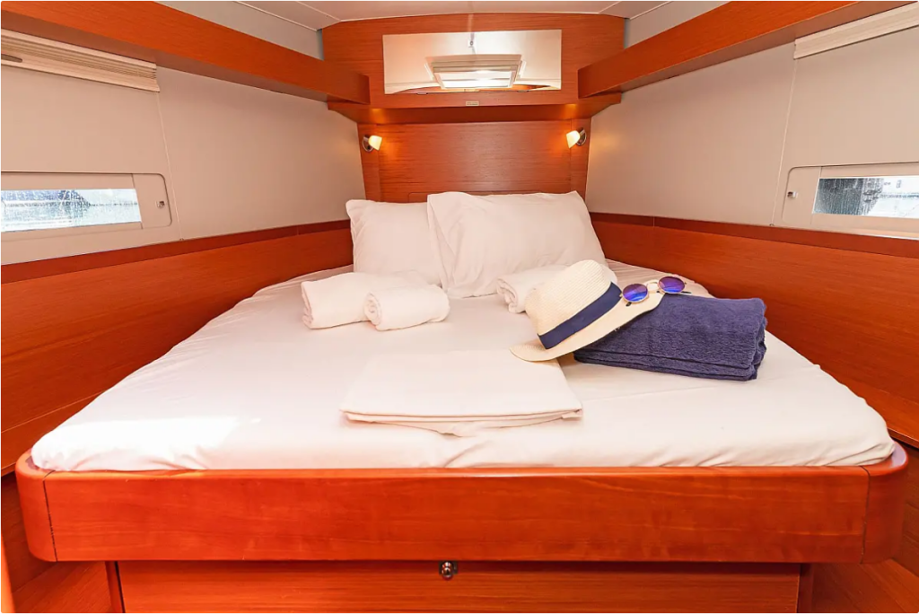 Sailing yacht Dufour 430 Ocean Whisper