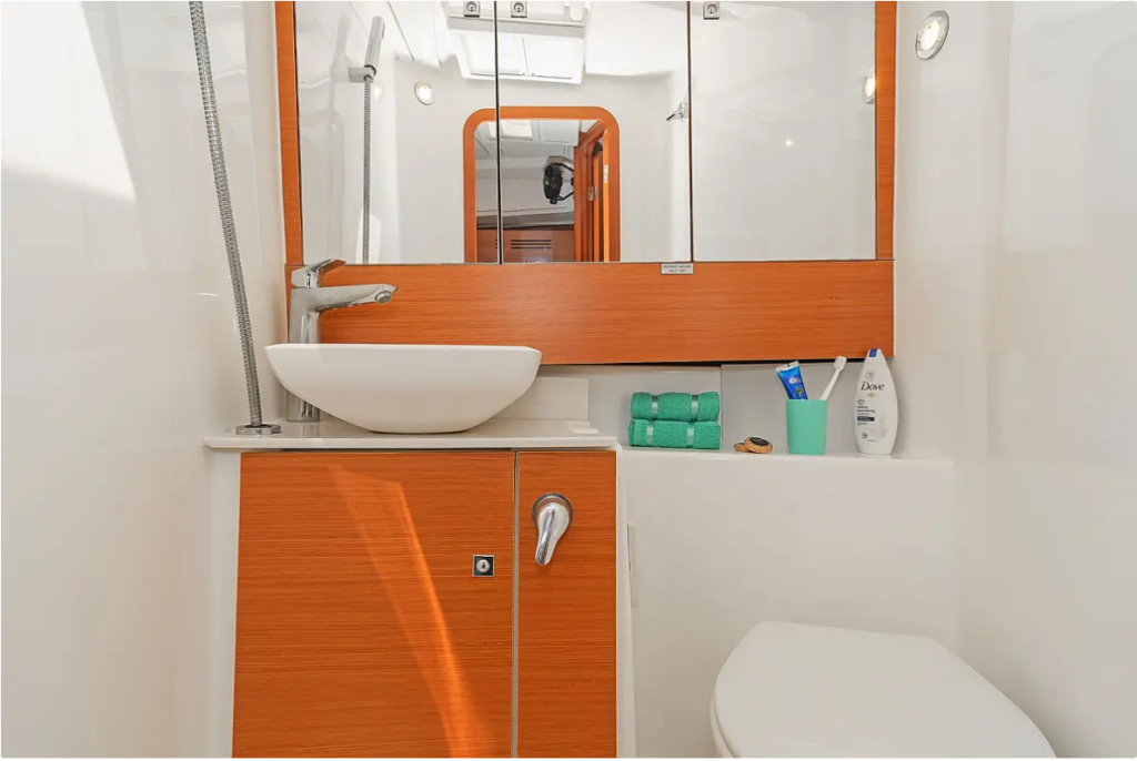 Sailing yacht Dufour 430 Ocean Whisper