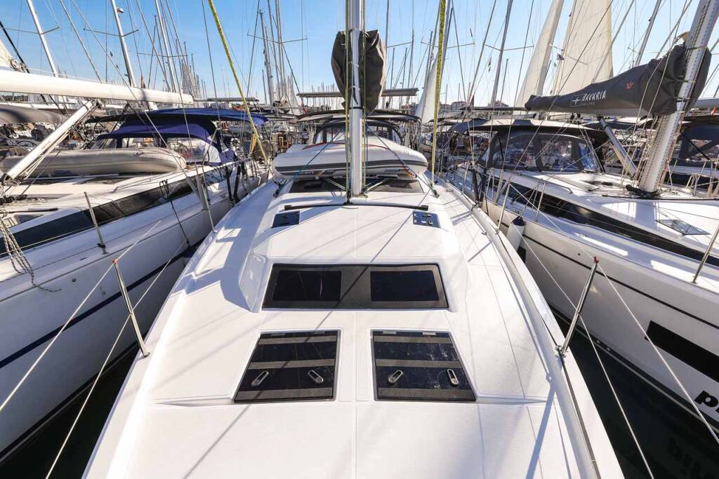 Sailing yacht Dufour 44 Acrux