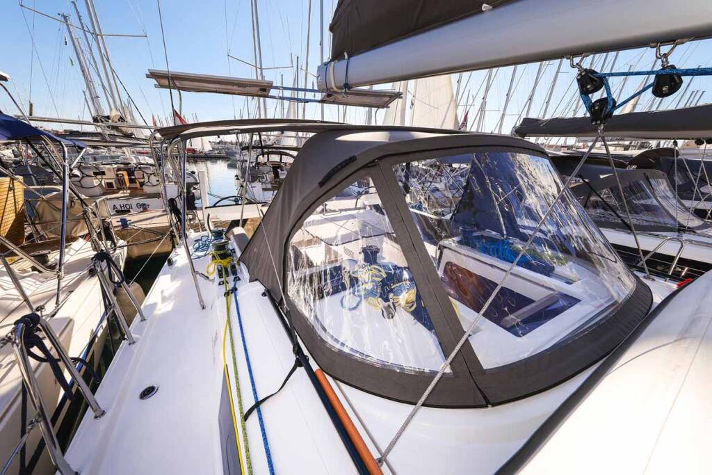 Sailing yacht Dufour 44 Acrux