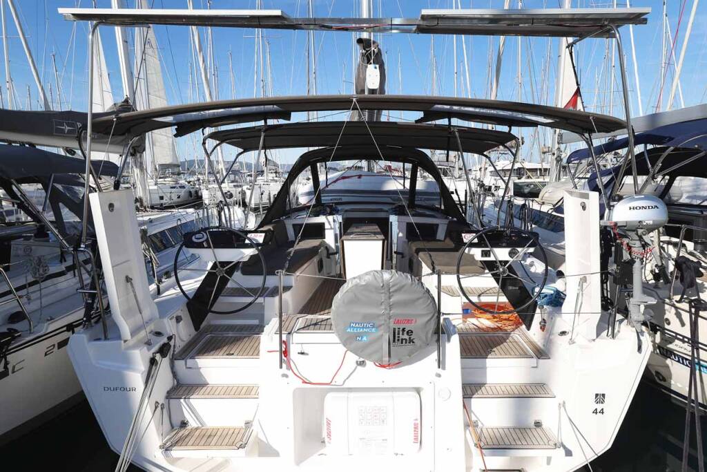 Sailing yacht Dufour 44 Acrux