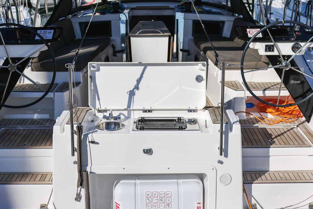 Sailing yacht Dufour 44 Acrux
