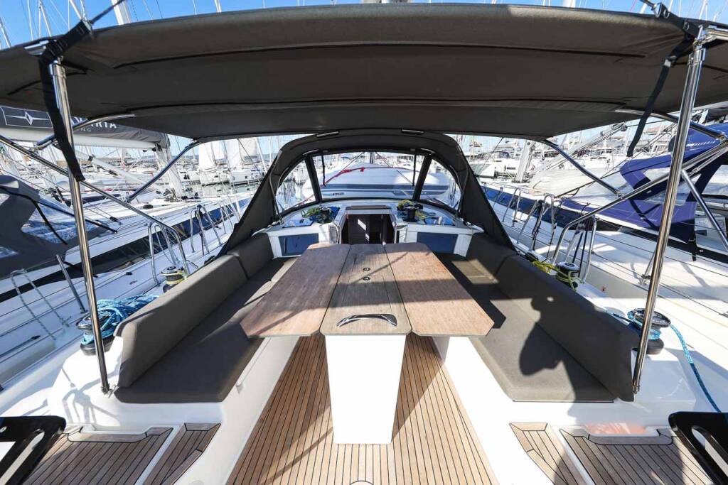 Sailing yacht Dufour 44 Acrux