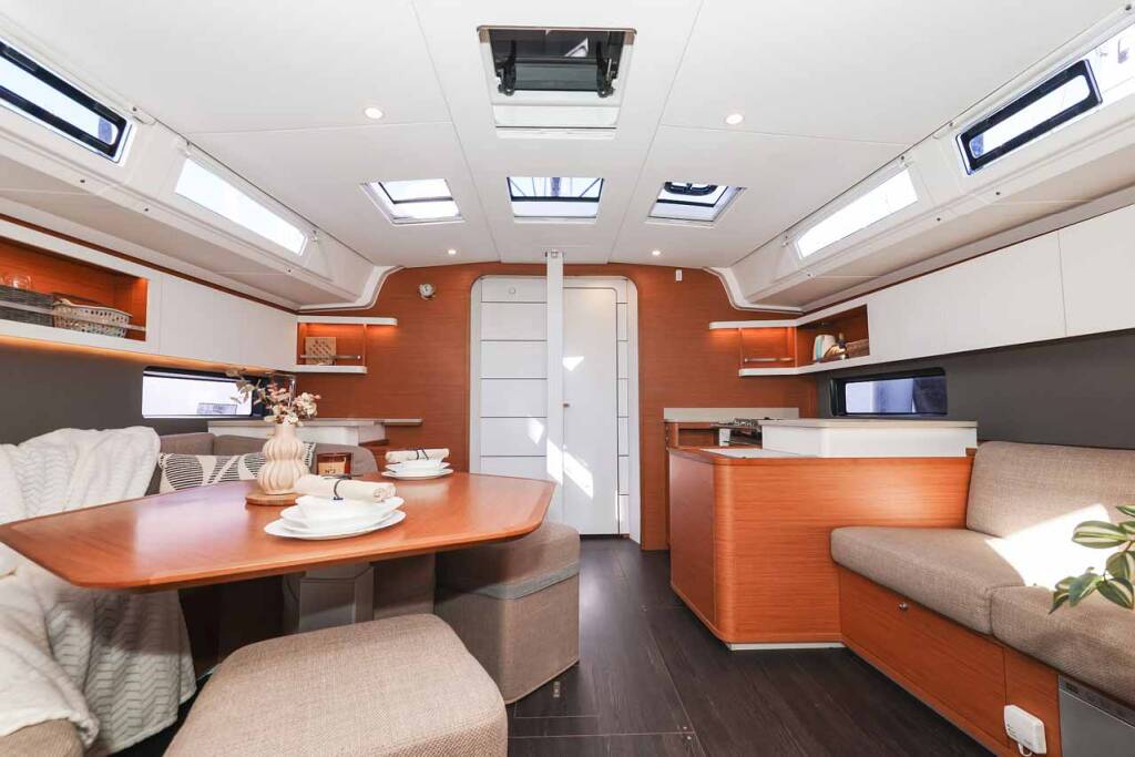 Sailing yacht Dufour 44 Acrux
