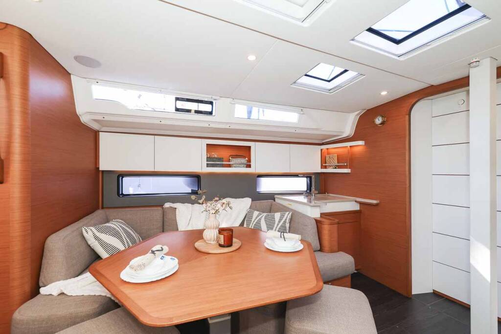 Sailing yacht Dufour 44 Acrux