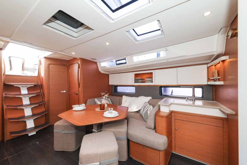 Sailing yacht Dufour 44 Acrux