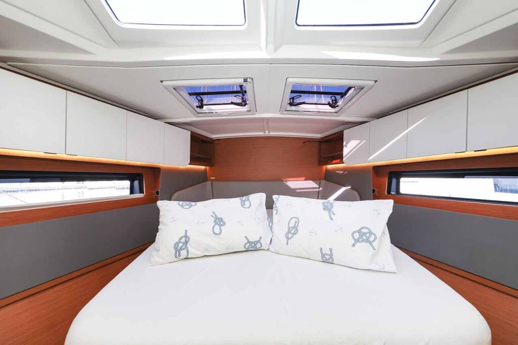Sailing yacht Dufour 44 Acrux
