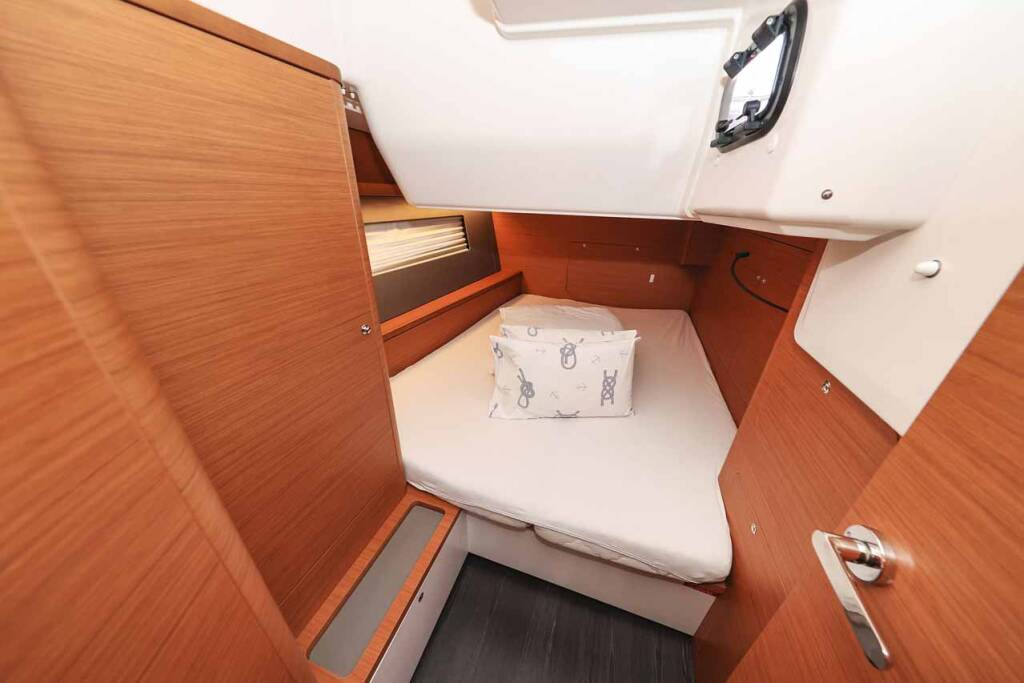 Sailing yacht Dufour 44 Acrux