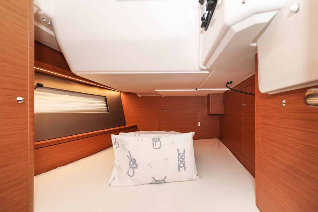 Sailing yacht Dufour 44 Acrux