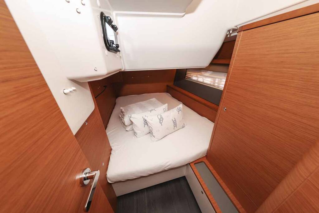 Sailing yacht Dufour 44 Acrux