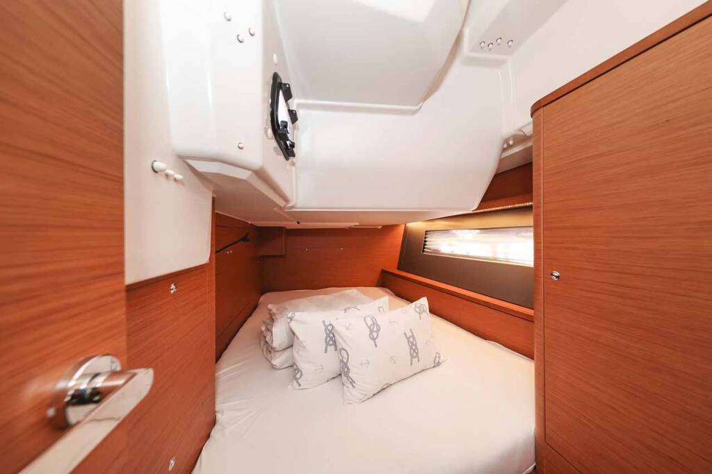 Sailing yacht Dufour 44 Acrux