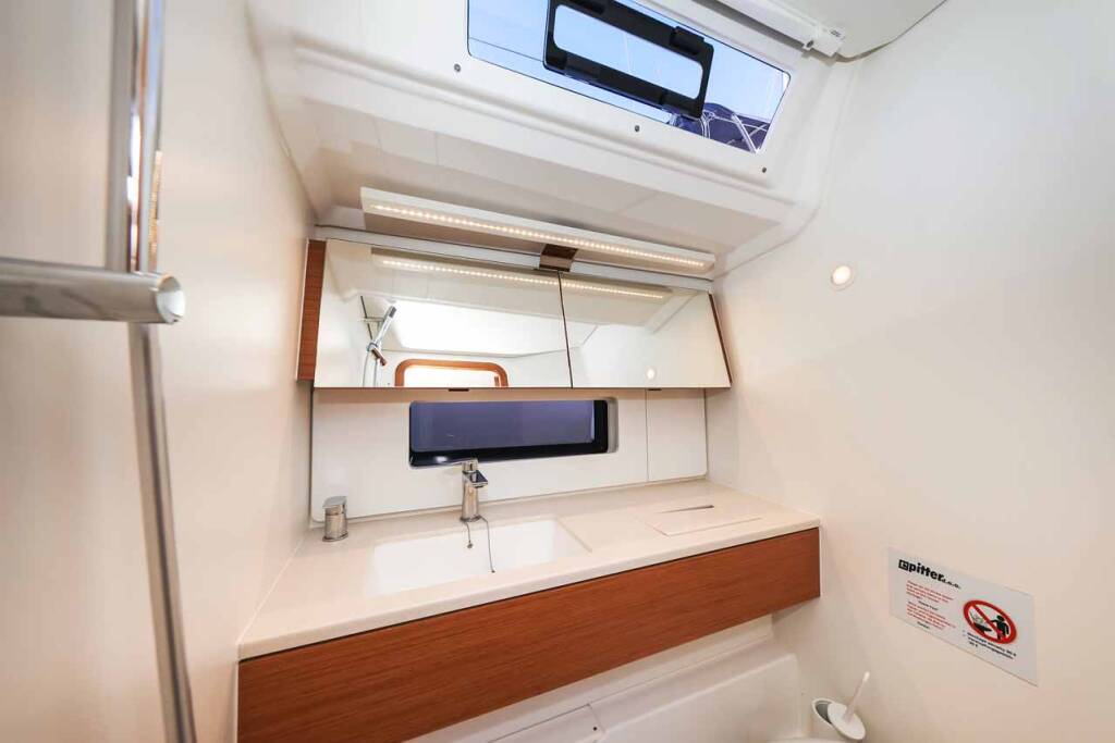 Sailing yacht Dufour 44 Acrux