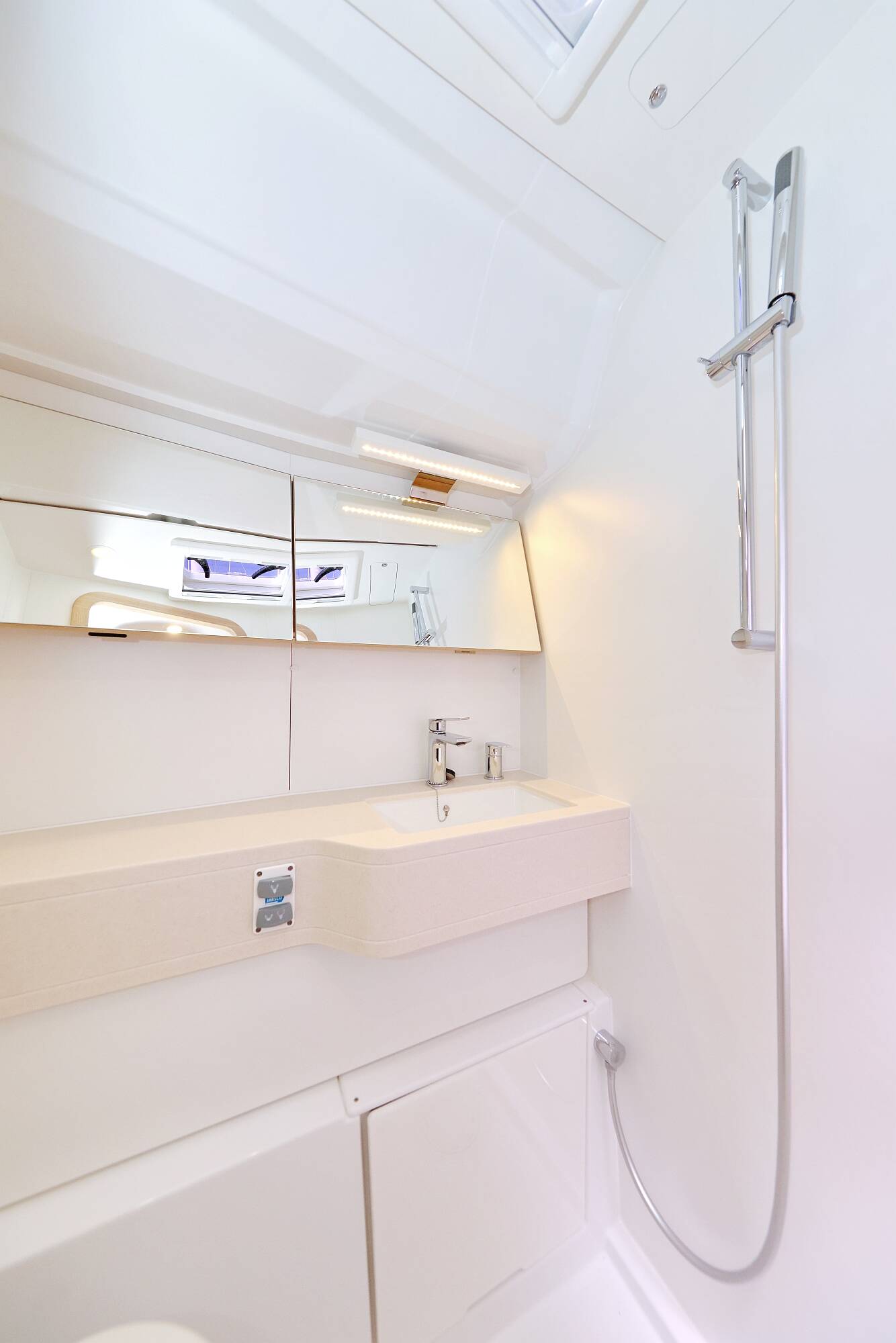 Sailing yacht Dufour 44 Blues
