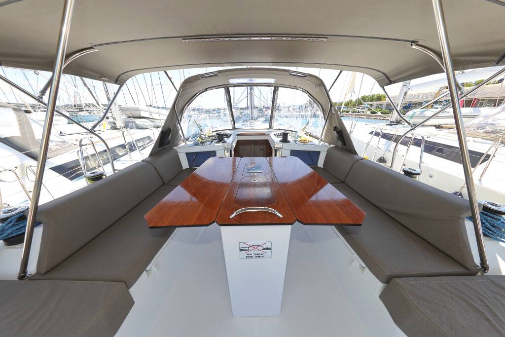 Sailing yacht Dufour 44 Soul