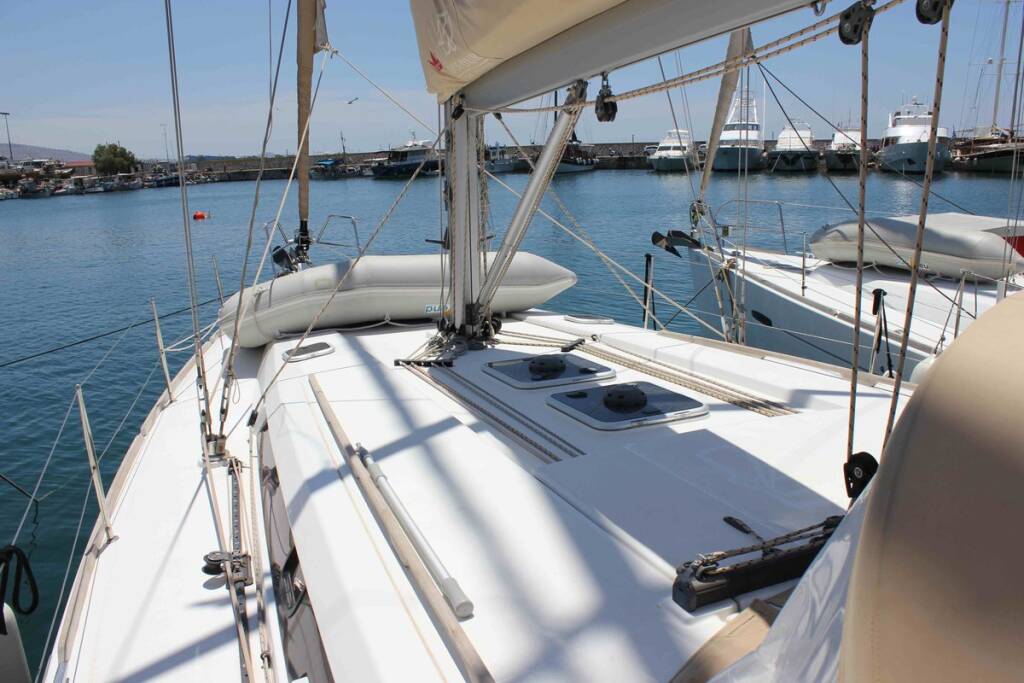 Sailing yacht Dufour 450 GL Maroussa