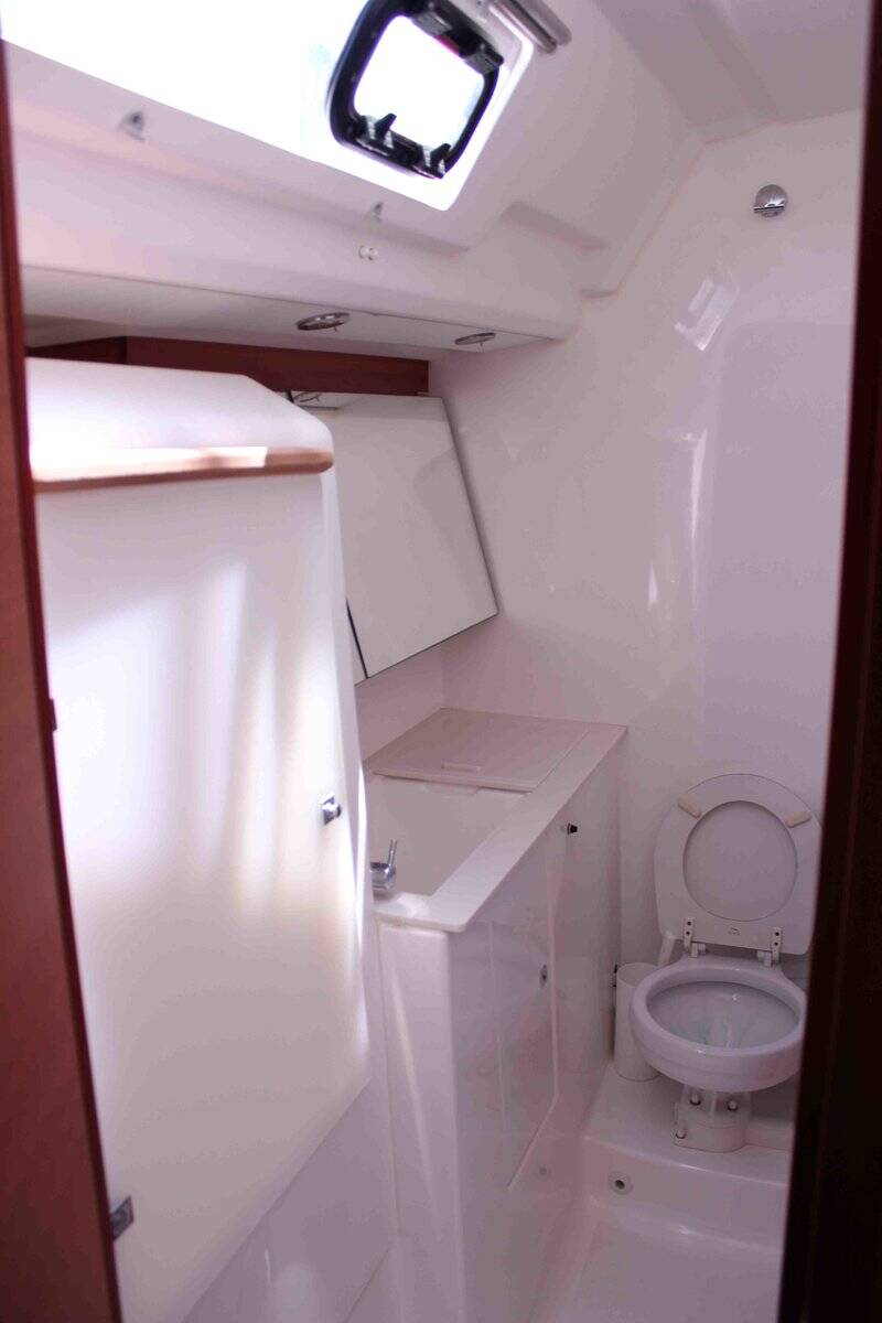Sailing yacht Dufour 450 GL Maroussa