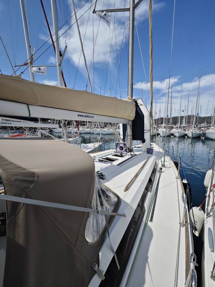 Sailing yacht Dufour 450 GL Grace