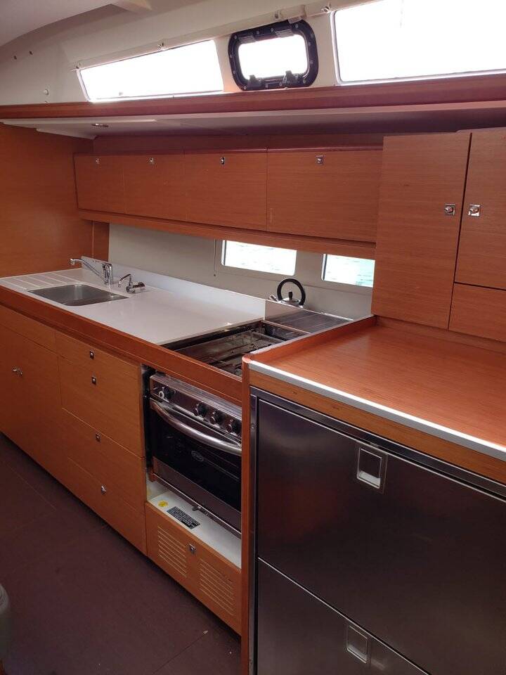 Sailing yacht Dufour 460 GL Catch The Wind