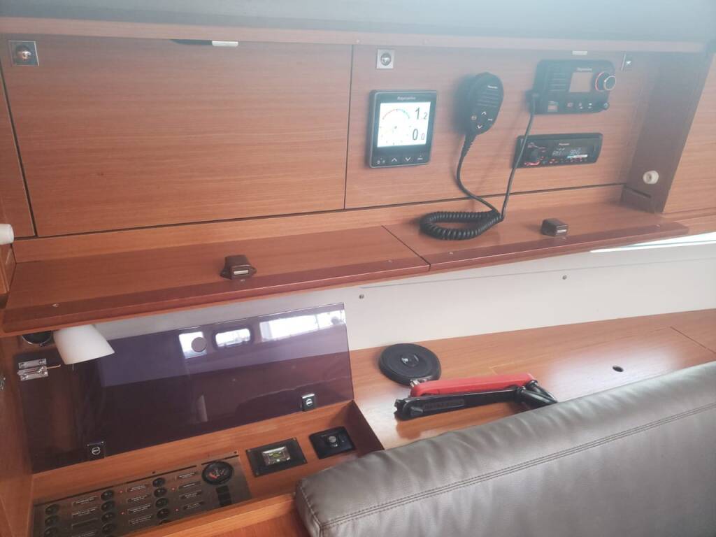 Sailing yacht Dufour 460 GL Catch The Wind