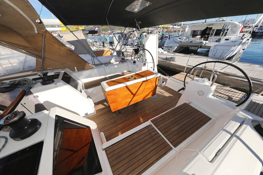 Sailing yacht Dufour 460 GL Horido
