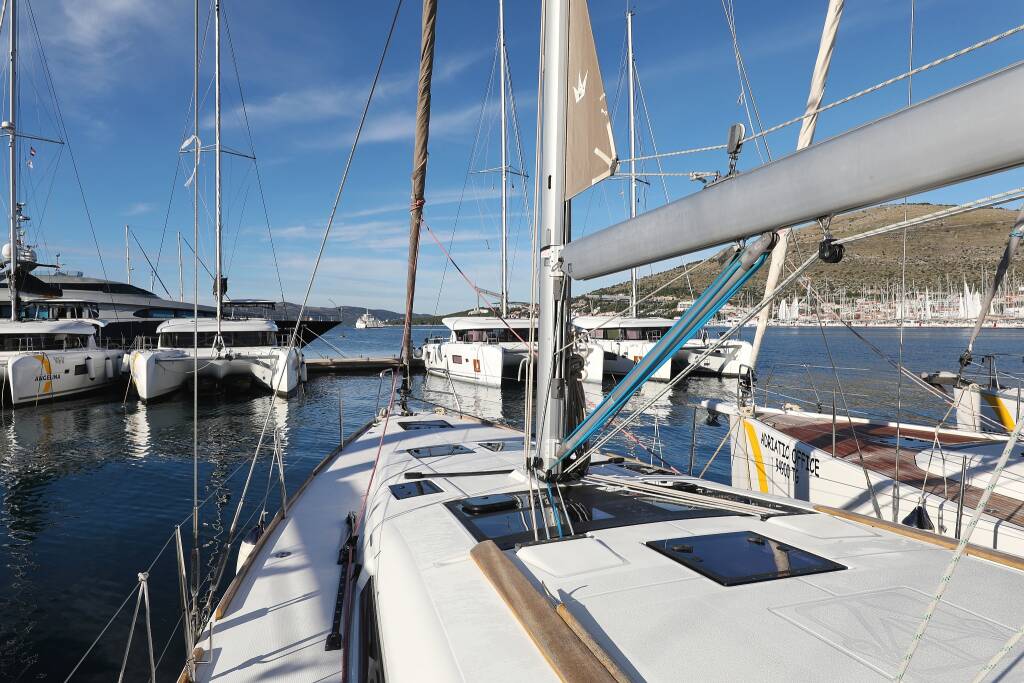 Sailing yacht Dufour 460 GL Horido