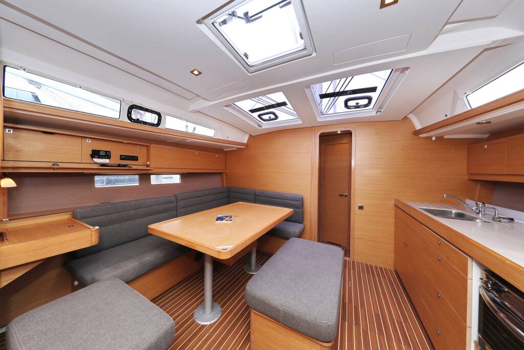 Sailing yacht Dufour 460 GL Horido