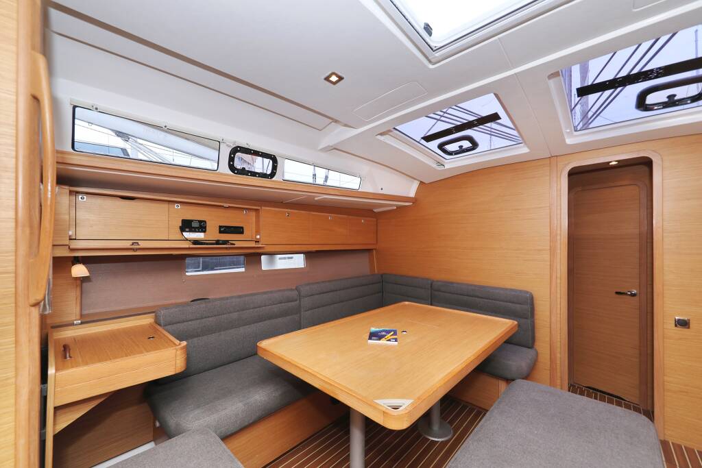 Sailing yacht Dufour 460 GL Horido