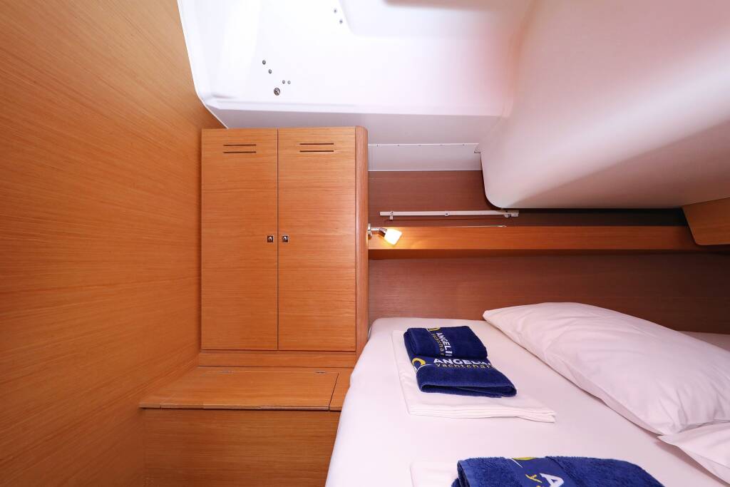 Sailing yacht Dufour 460 GL Horido