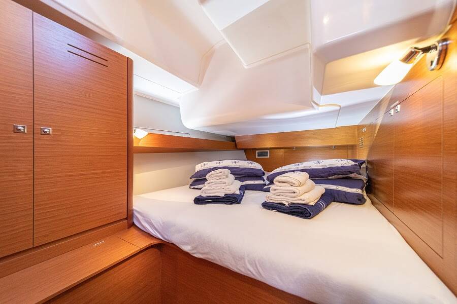 Sailing yacht Dufour 460 GL Fivek