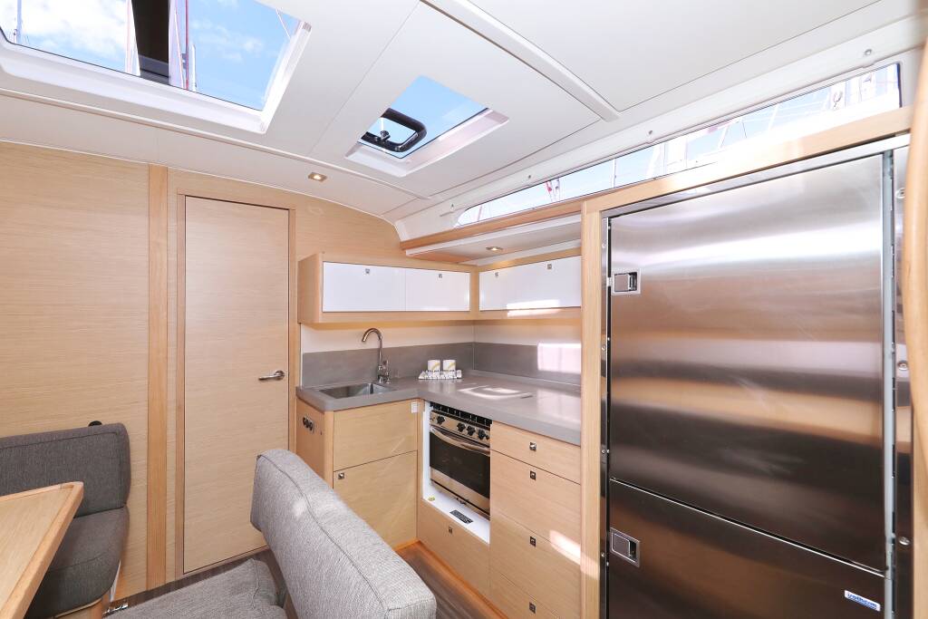 Sailing yacht Dufour 470 Shooting Star