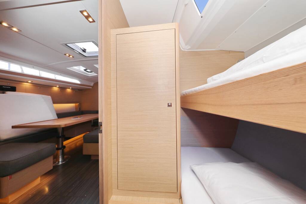 Sailing yacht Dufour 470 Shooting Star