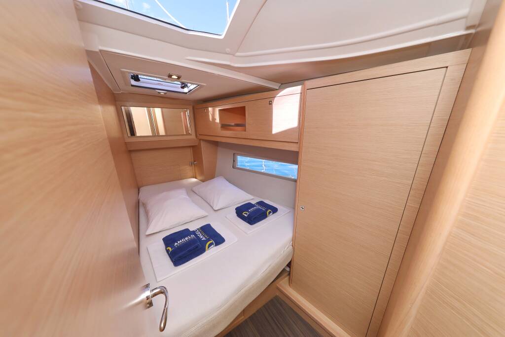 Sailing yacht Dufour 470 Shooting Star