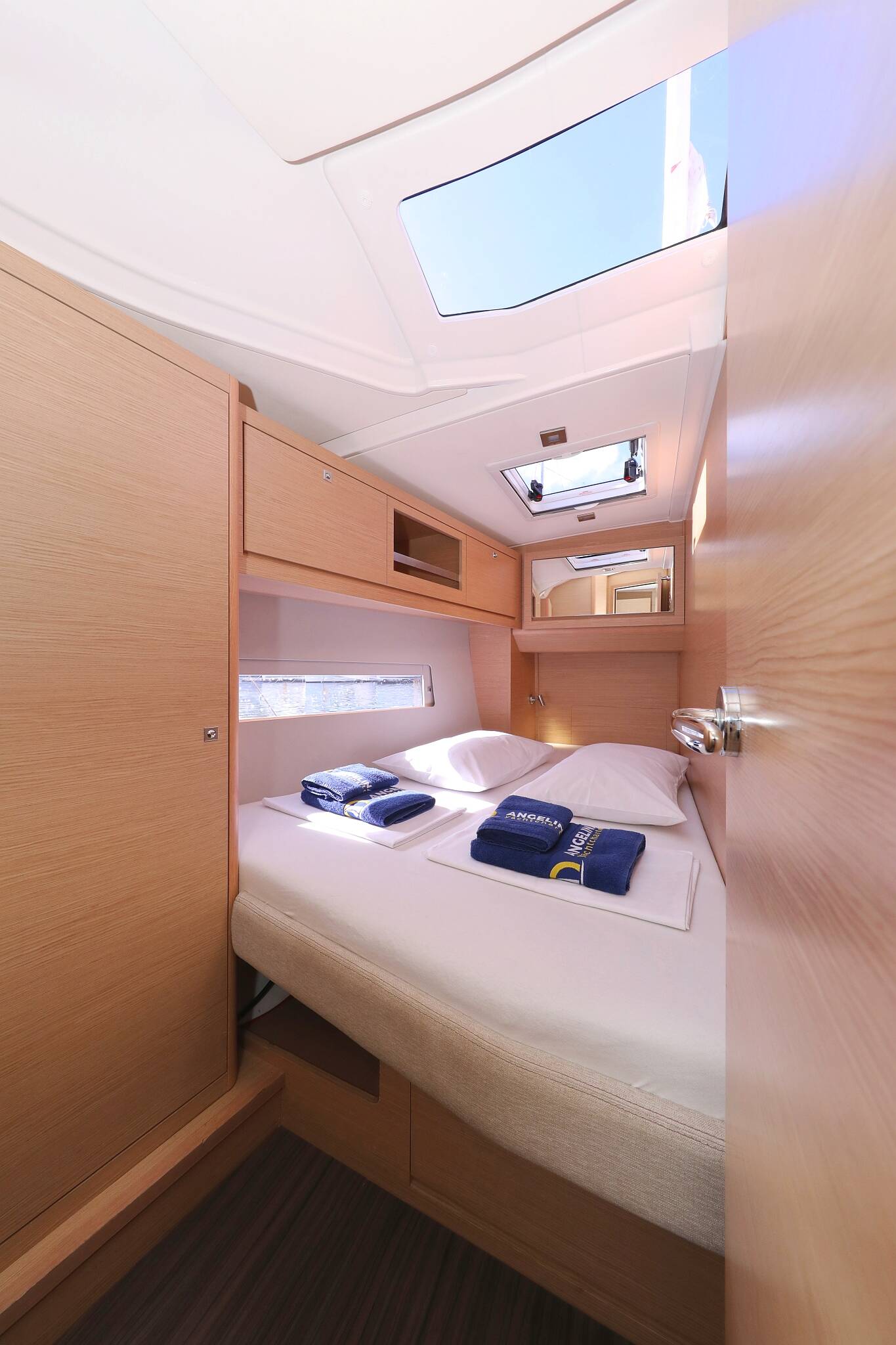 Sailing yacht Dufour 470 Shooting Star